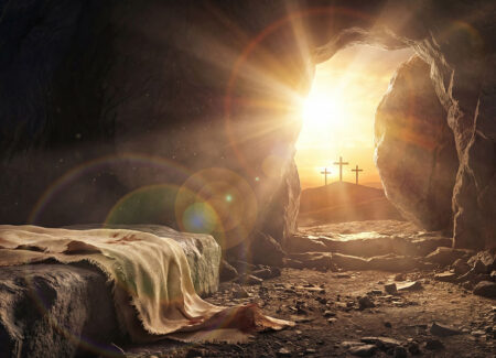 Pusty grób, zmartwychwstanie Jezusa Chrystusa, całun z rozmytymi krzyżami w tle
